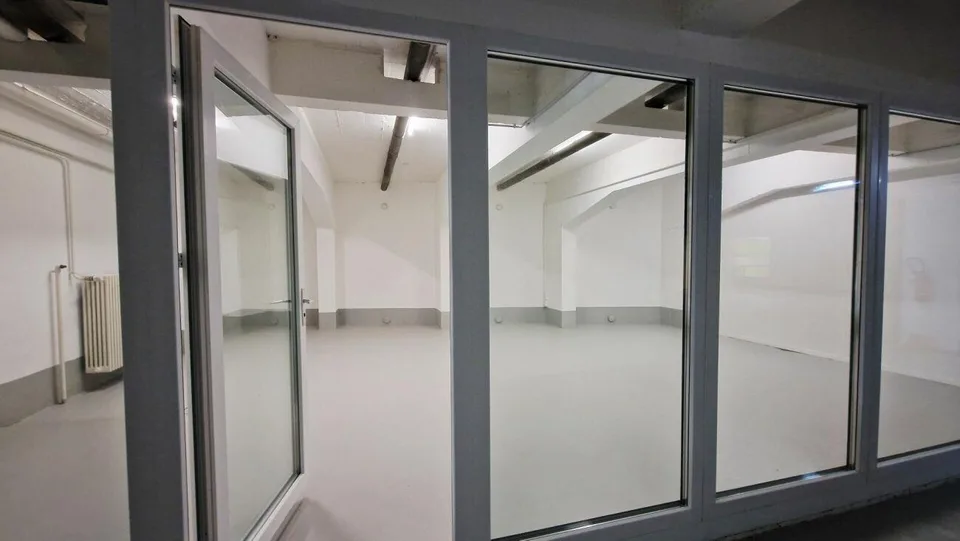 Espace commercial avec accès voiture de plain-pied dans la zone du ...
