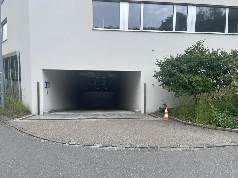 Zentraler Tiefgaragenstellplatz zu vermieten