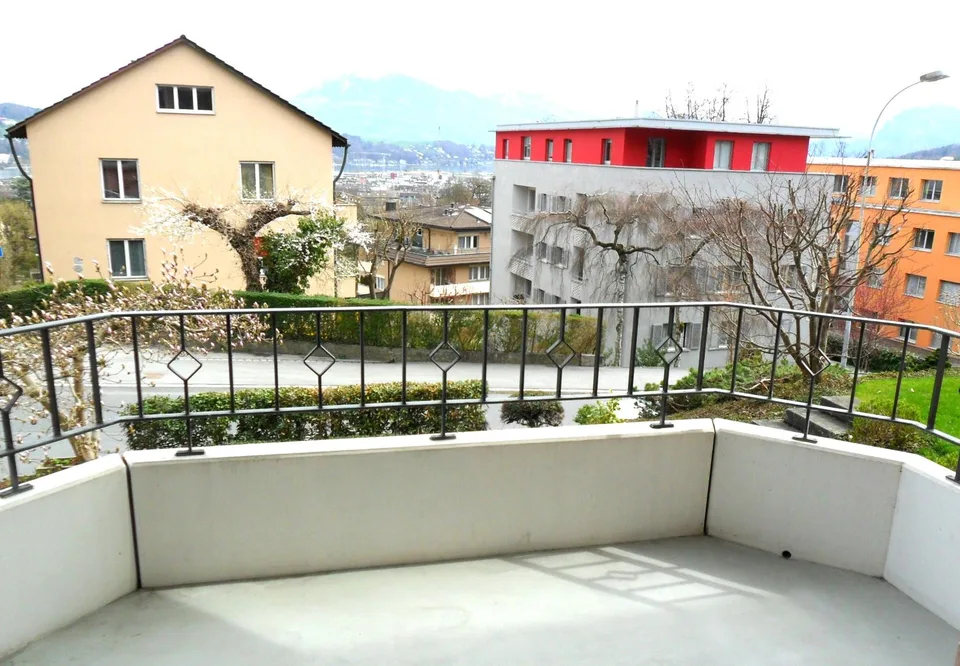 COOLE WOHNUNG  - renovierte 2.5-Zimmerwohnung