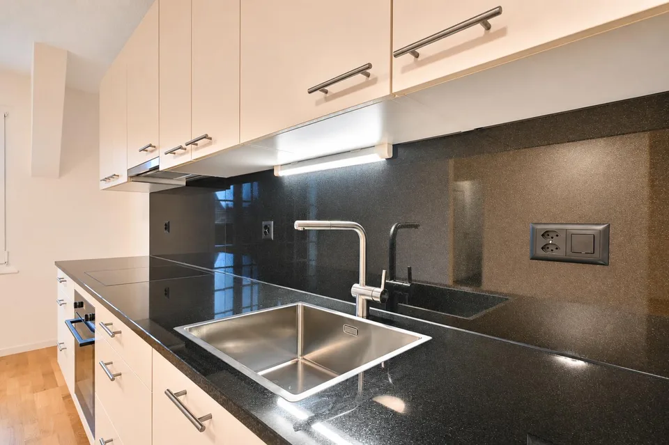 Charmante 3.5-Zimmer-Dachwohnung mit Balkon in Bad Zurzach