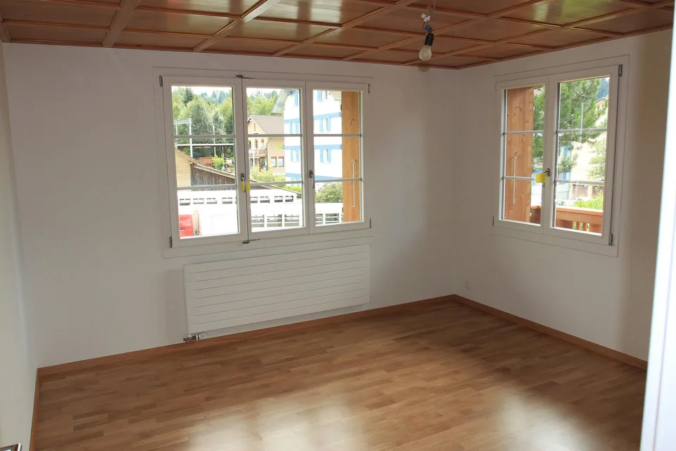 Im 1. Stock ist eine  schüne 3.5 Zimmer Wohnung zu vermieten