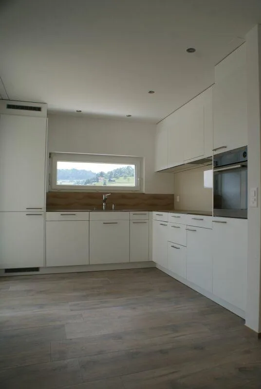 ruhige 3.5 Zi-Dachwohnung mit 20m2 Sonnenterasse