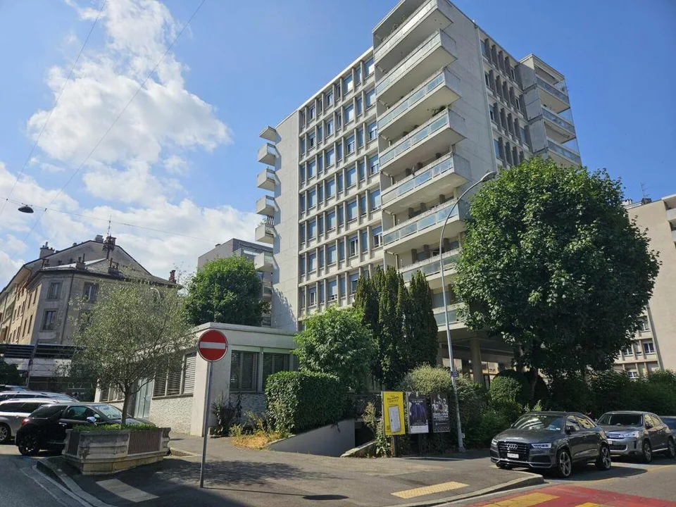 Bureaux 110m2 en RDC, quartier des Eaux Vives