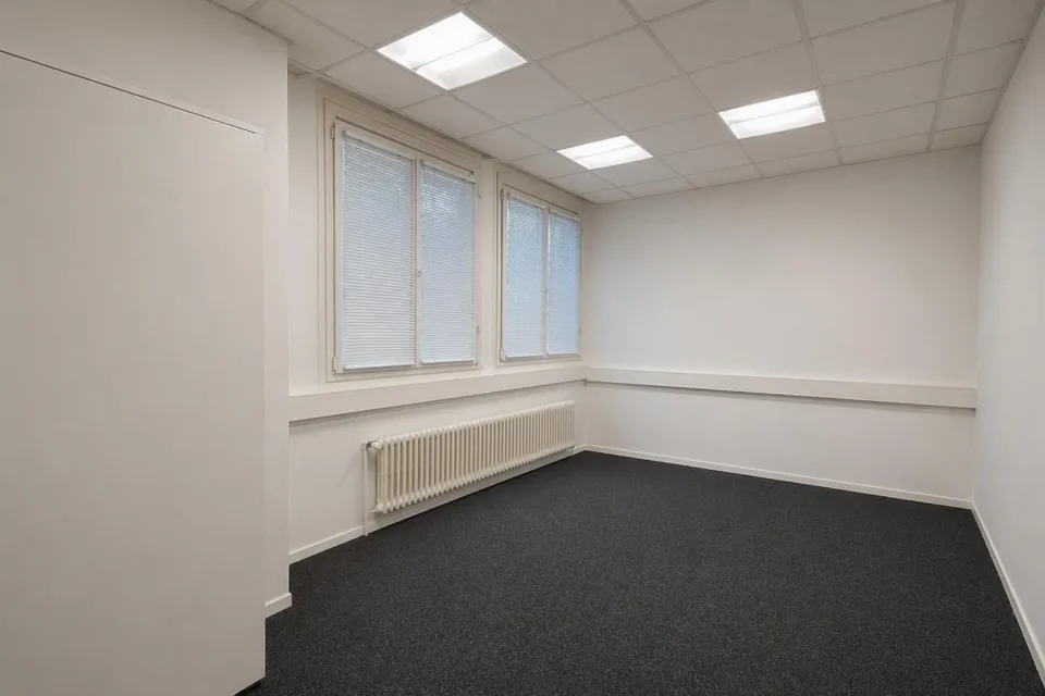 Bureaux 110m2 en RDC, quartier des Eaux Vives
