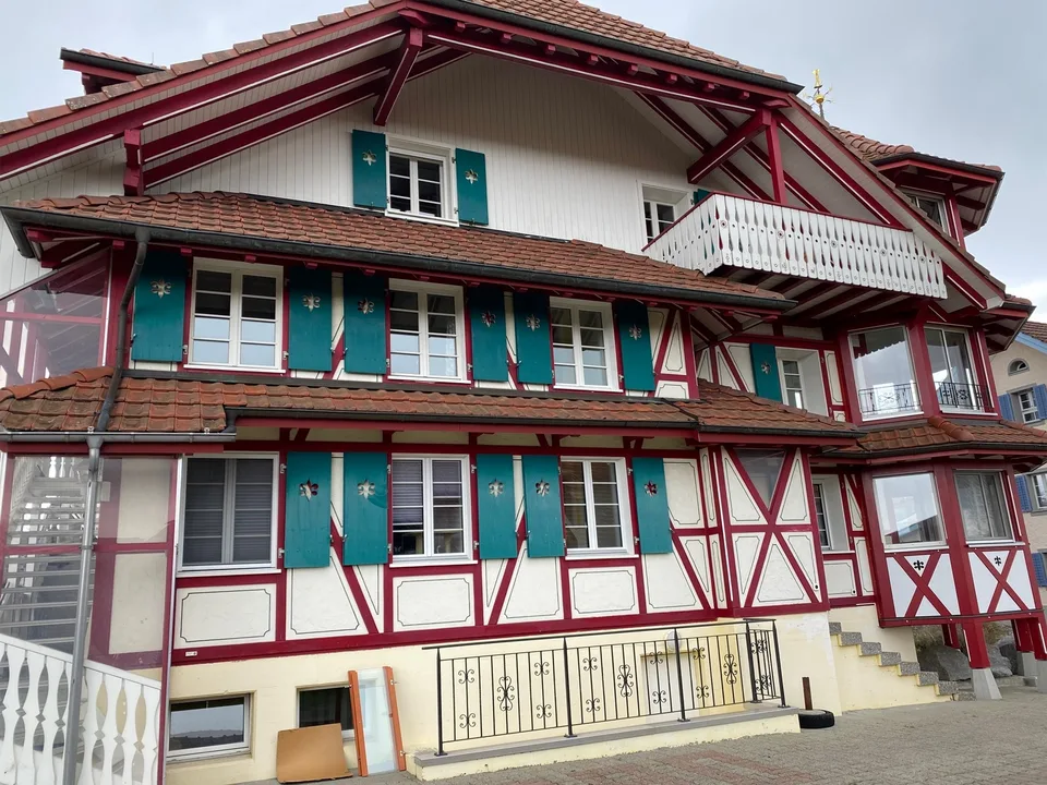 Idyllische 4,5-Zimmer-Maisonette-Wohnung mit farbigen Akzenten
