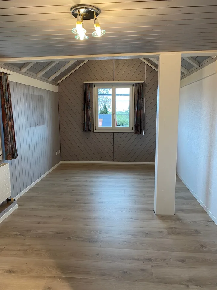 Idyllische 4,5-Zimmer-Maisonette-Wohnung mit farbigen Akzenten – Foto 14 von 23
