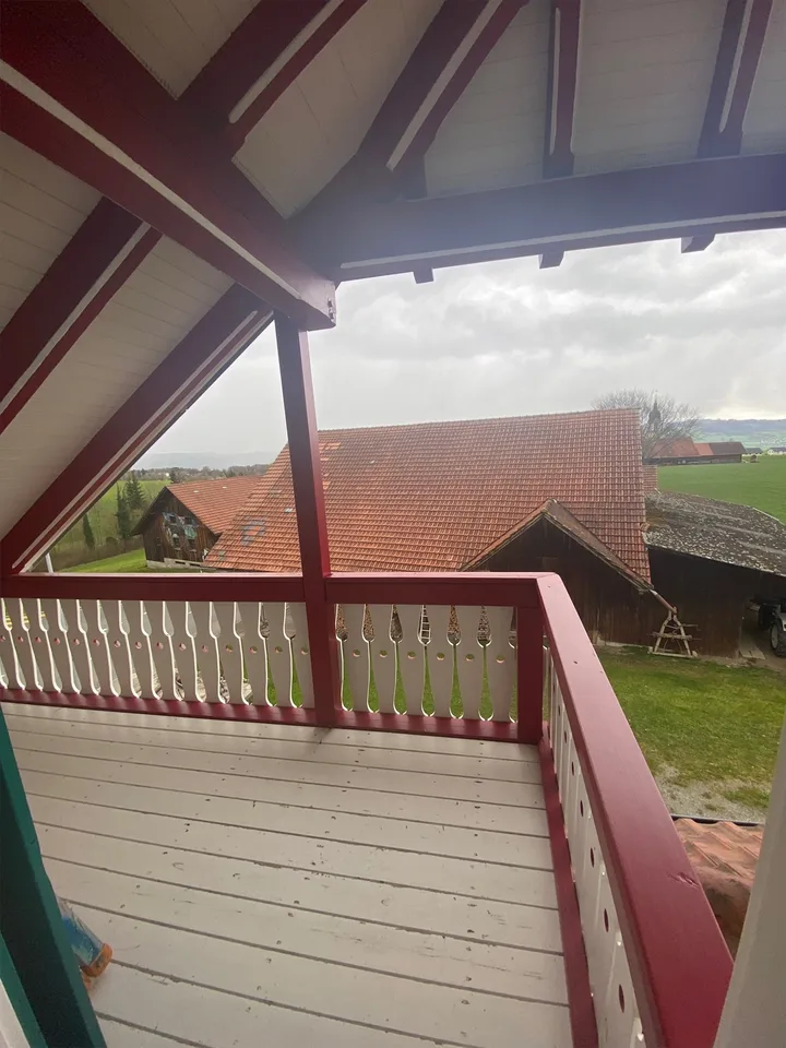 Idyllische 4,5-Zimmer-Maisonette-Wohnung mit farbigen Akzenten – Foto 20 von 23