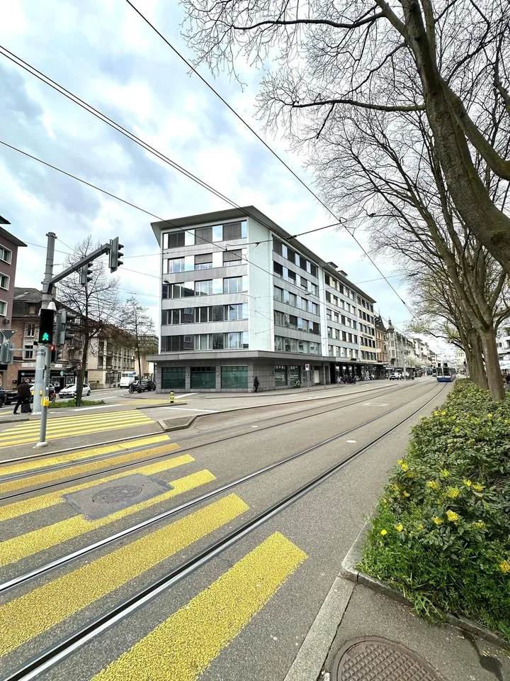 Attraktive, neu sanierte Büroflächen an Toplage in Zürich-Oerlikon