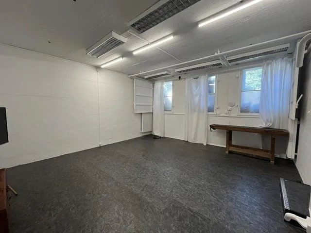 Büro im Souterrain an der Badenerstrasse 665 8048 Zürich