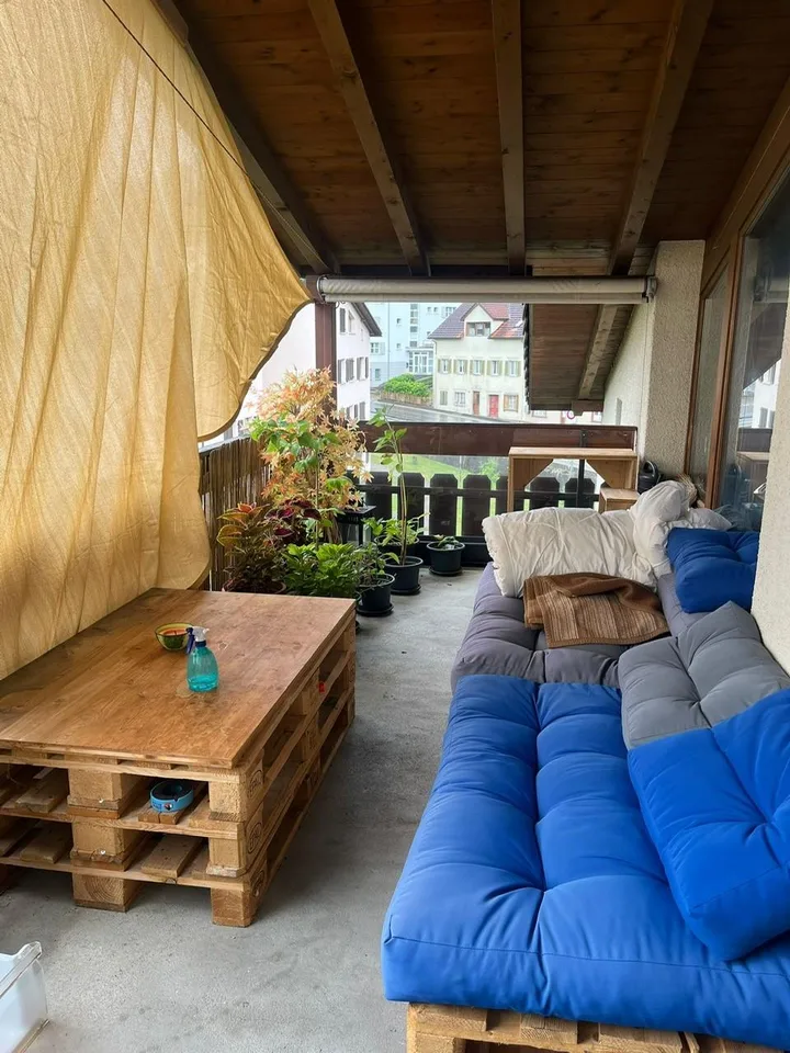 Zu vermieten in ruhigem Quartier gemütliche 3.5 Zimmer Dach-Wohnung