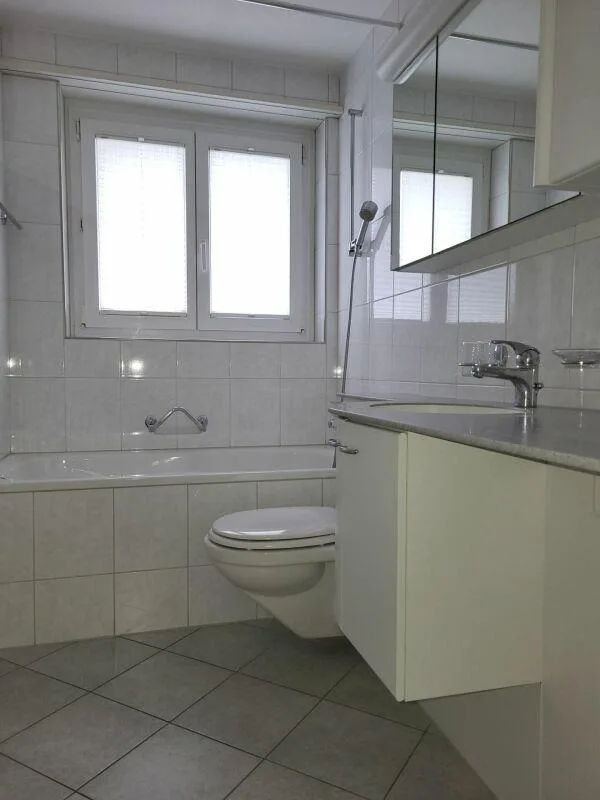 Preiswerte Wohnung, Einkaufsmöglichkeiten und Schulen in unmittelba...