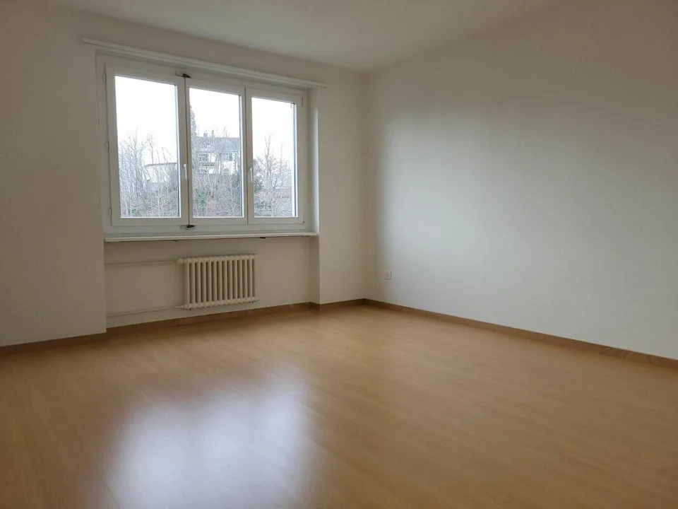 Preiswerte Wohnung, Einkaufsmöglichkeiten und Schulen in unmittelba...