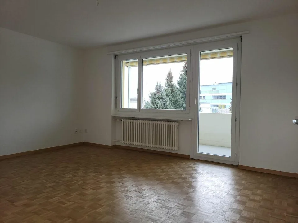 Preiswerte Wohnung, Einkaufsmöglichkeiten und Schulen in unmittelba...