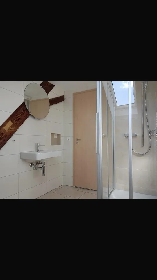 Klimatisierte 3 Zi. Dachwohnung