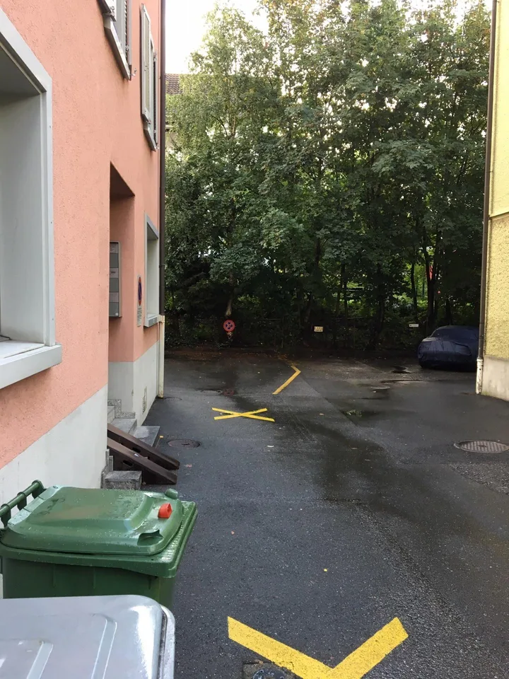 Gewerbefläche  mit Aussenfläche und Garage zu vermeiten