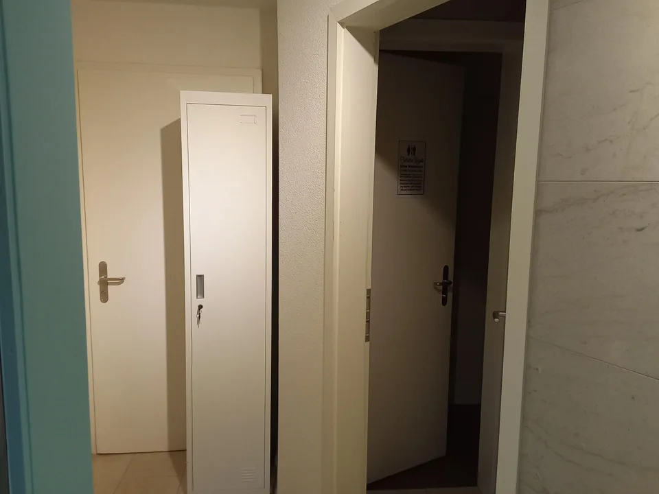 Gewerbefläche  mit Aussenfläche und Garage zu vermeiten