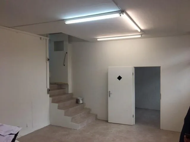 Gewerbefläche mit Aussenfläche und Garage zu vermieten – Foto 12 von 13