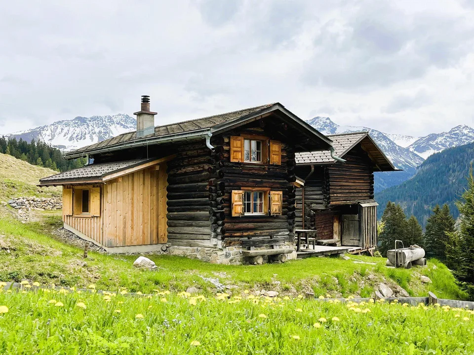 Frisch renoviertes Maiensäss - Mitten in der Schanfigger Bergwelt