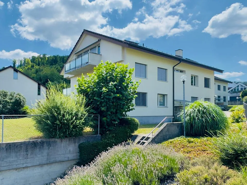 Praktischer Bastelraum mit Tageslicht, Heizung und eigenem Lavabo