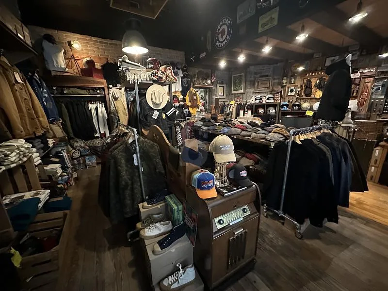MAGASIN DE VÊTEMENTS AUX EAUX-VIVES
