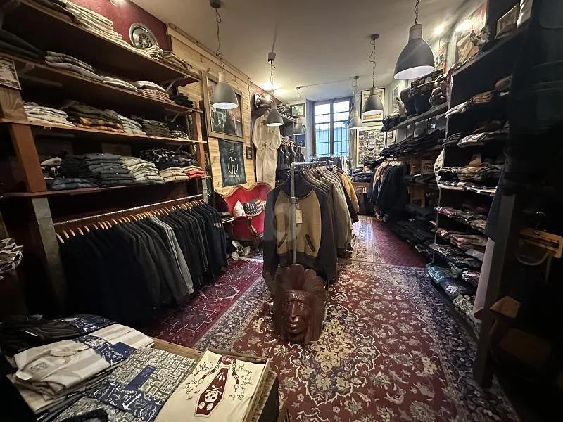 MAGASIN DE VÊTEMENTS AUX EAUX-VIVES