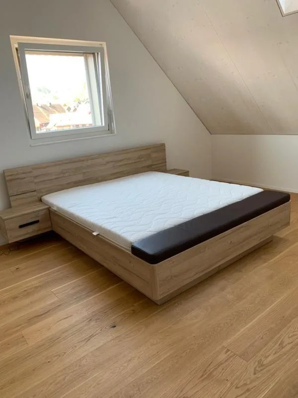 Dachwohnung im Dorfkern von Rafz