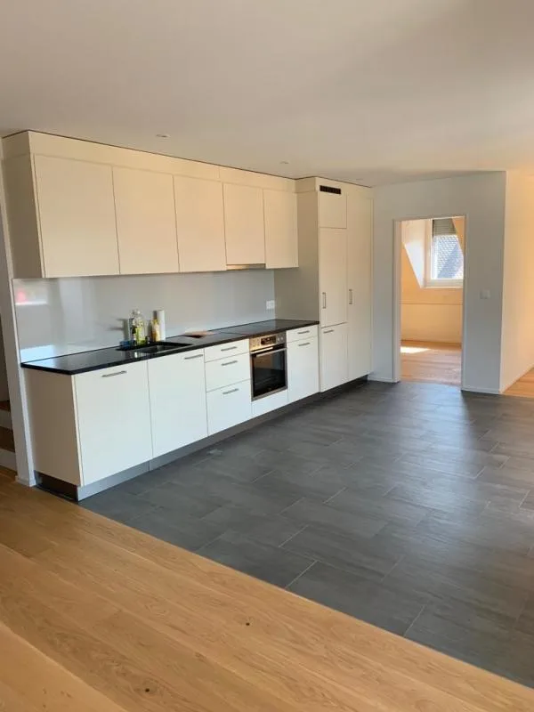 Dachwohnung im Dorfkern von Rafz