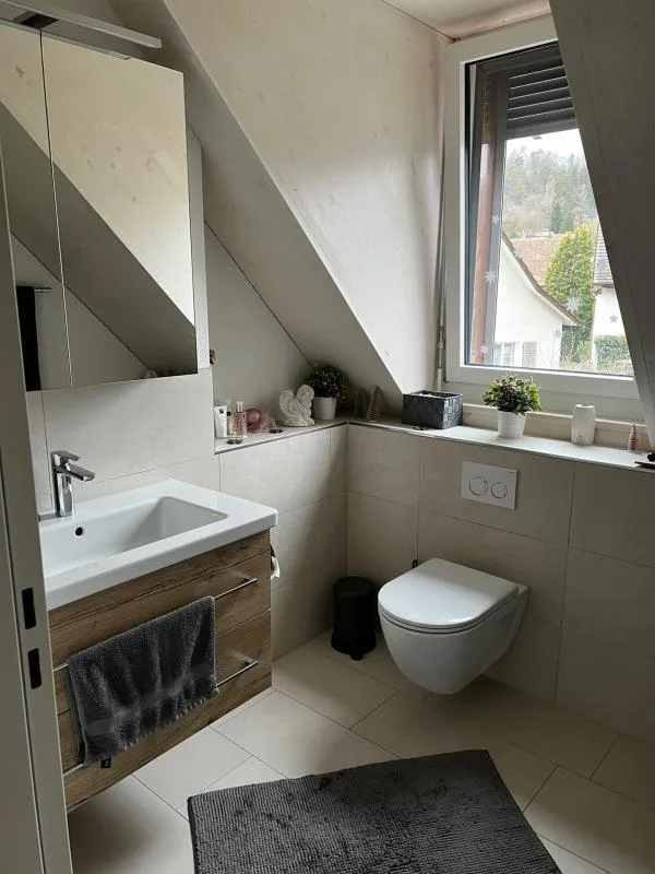 Dachwohnung im Dorfkern von Rafz