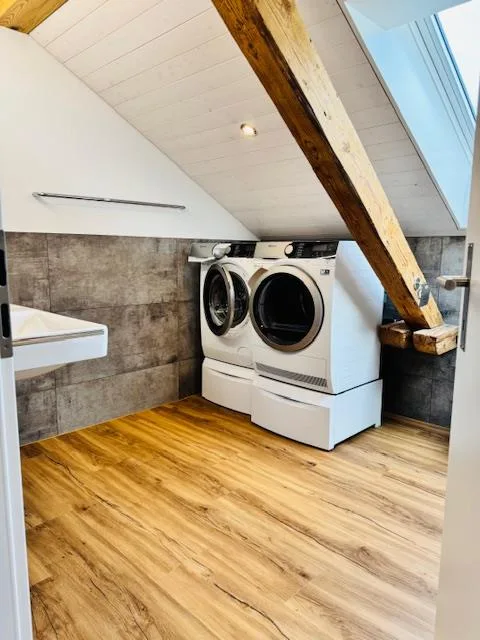 Wunderschöne helle 3.5 Zimmer Dachwohnung inkl. Loggia zu vermieten