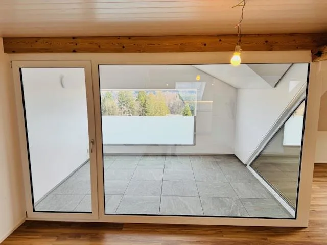 Wunderschöne helle 3.5 Zimmer Dachwohnung inkl. Loggia zu vermieten