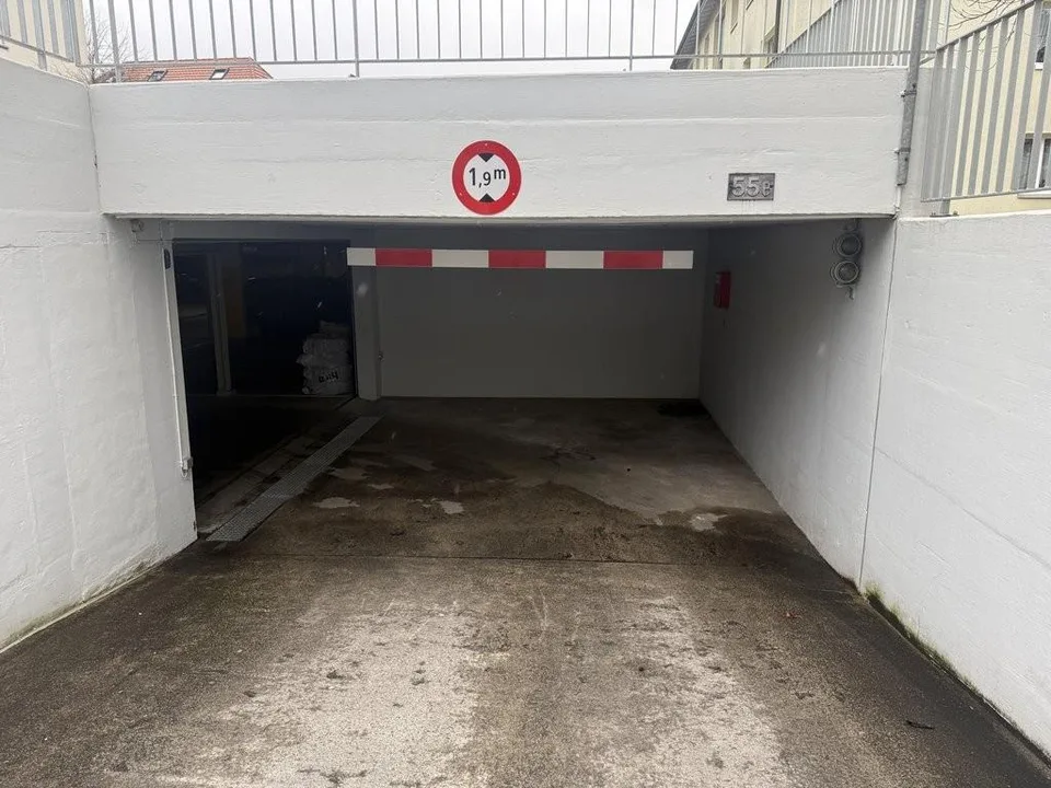 Einstellhallenplatz zu vermieten