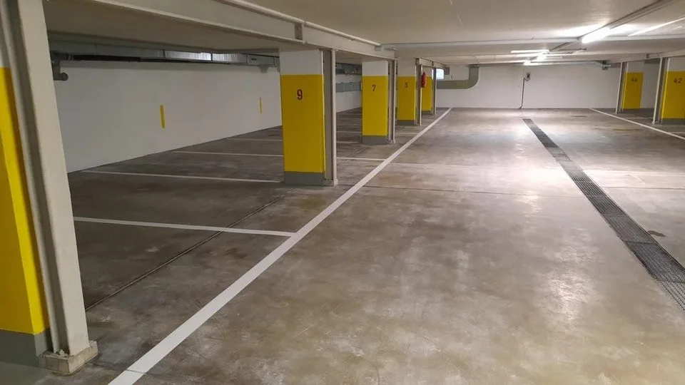 Einstellhallenplatz zu vermieten