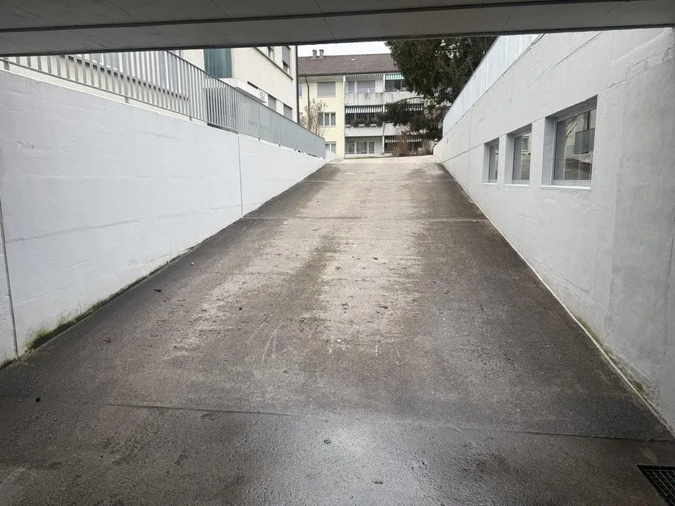 Einstellhallenplatz zu vermieten