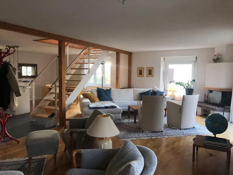 schöne, grosszügige 2.5-Zimmer Wohnung mit Galerie