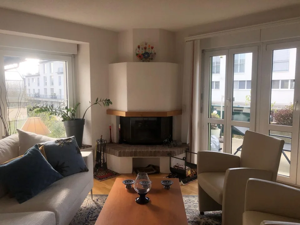 schöne, grosszügige 2.5-Zimmer Wohnung mit Galerie