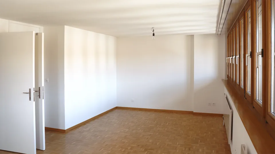 Grosszügige 4.5 Zimmer Wohnung in saniertem Bauernhaus mit Charme
