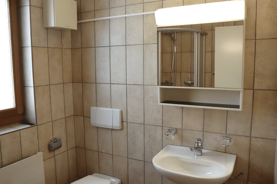 Grosszügige 4.5 Zimmer Wohnung in saniertem Bauernhaus mit Charme – photo 17 sur 25