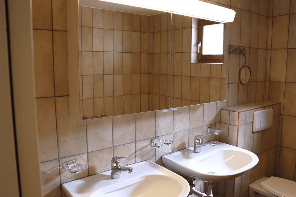 Grosszügige 4.5 Zimmer Wohnung in saniertem Bauernhaus mit Charme – photo 15 sur 25