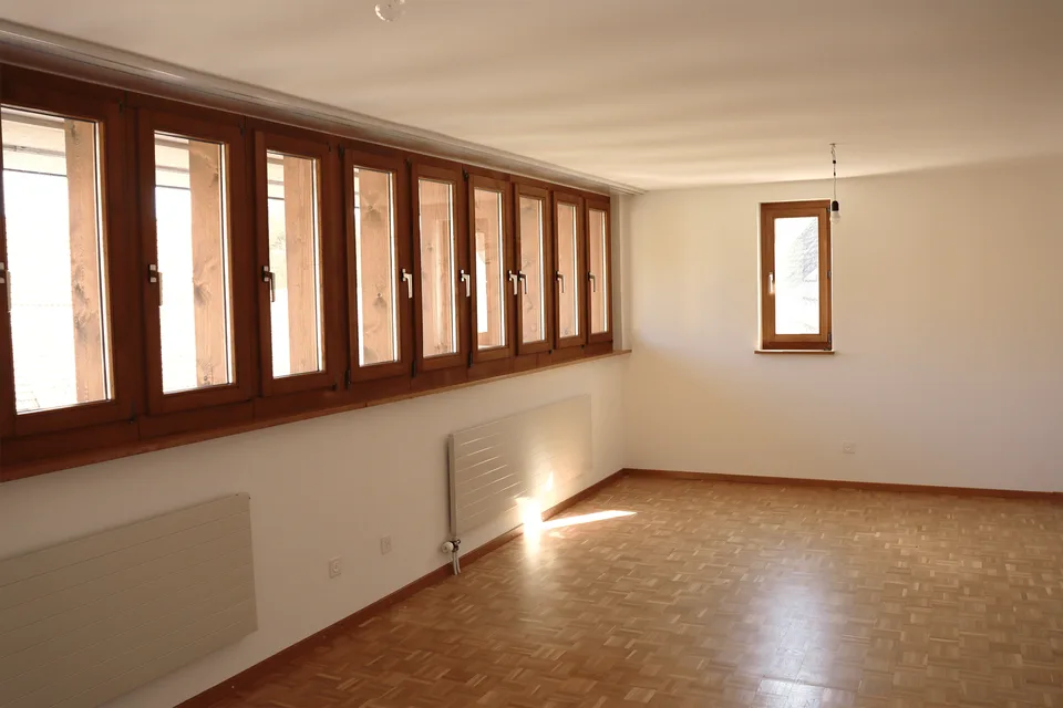Grosszügige 4.5 Zimmer Wohnung in saniertem Bauernhaus mit Charme
