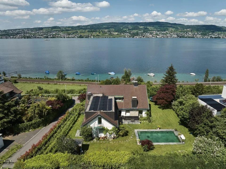 Exklusive Villa mit Seeblick, Pool und viel Privatsphäre