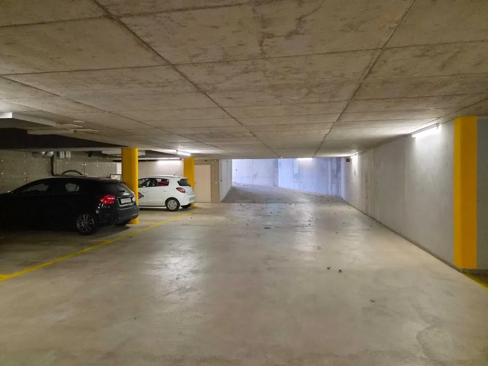 Parkplatz mit perfekter ÖV-Anbindung