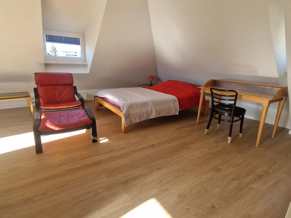 Möblierte 1.5-Zimmer-Dachwohnung in Reinach zu vermieten