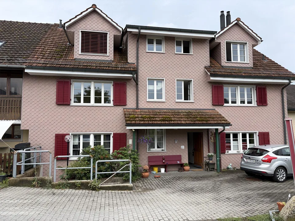 4 Zimmer Wohnung neu renoviert zu vermieten
