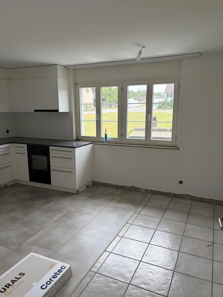 4 Zimmer Wohnung neu renoviert zu vermieten