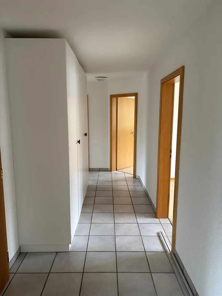 4 Zimmer Wohnung neu renoviert zu vermieten