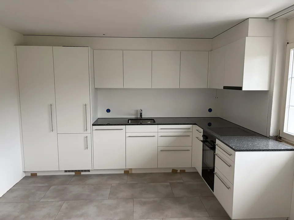 4 Zimmer Wohnung neu renoviert zu vermieten