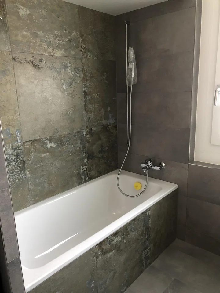 moderne 4.5-Zi Wohnung mit verglastem Balkon im 1. OG zu vermieten