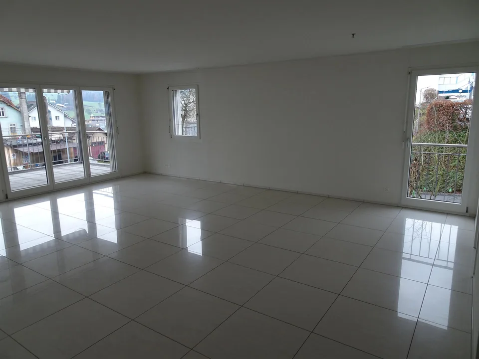 Schöne, helle + ruhige 4.5 Zi. Wohnung im Zentrum von Hochdorf