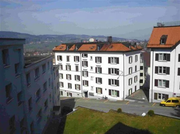 Helle 4 Zimmer-Altbauwohnung