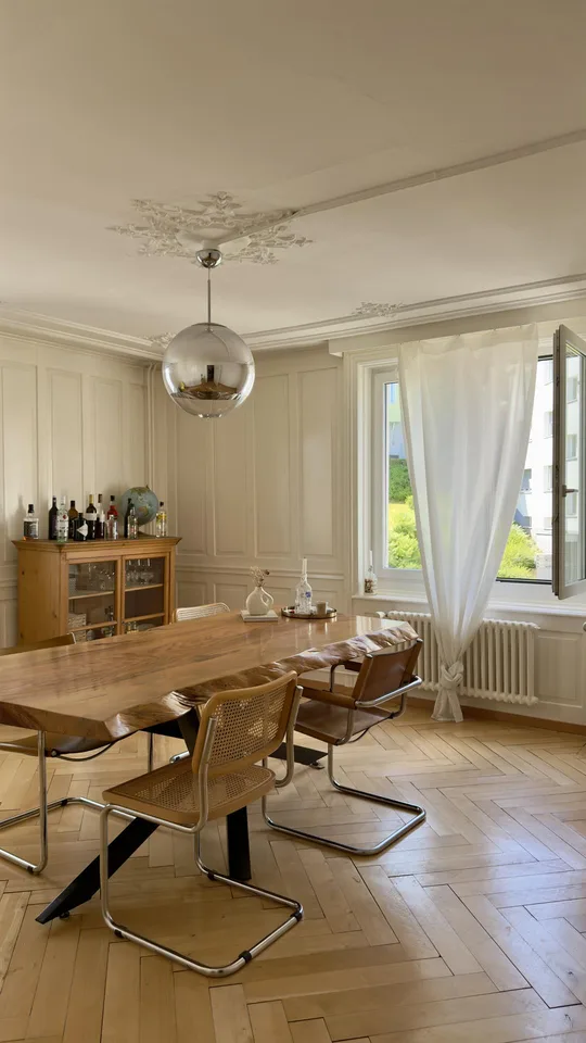Helle 4 Zimmer-Altbauwohnung